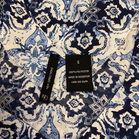 New Directions Top Blouse Bell Sleeves - Picture 9 of 9